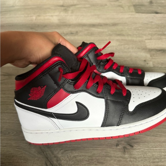 Air Jordan Mid 1 - Picture 7 of 16